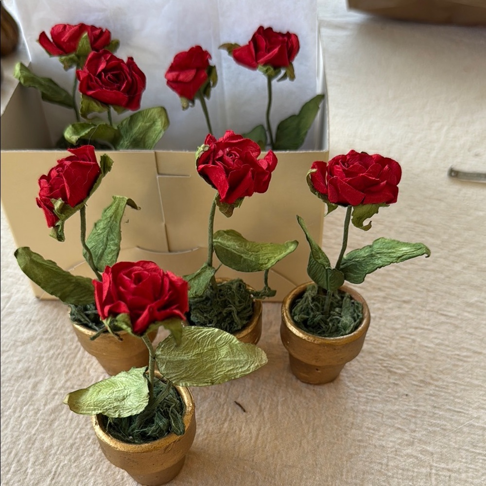 Rose place card: store: Palm Beach, Eclectica: Elegant Red Rose in Gold Pots